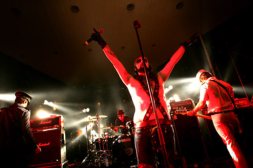 2005-07-30 - Turbonegro at Storsjöyran, Östersund