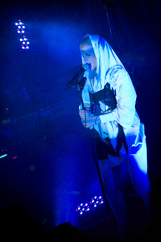 2005-10-22 - Robyn at The Tivoli, Helsingborg