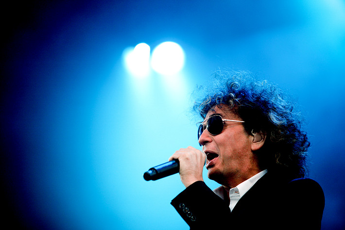 2008-08-02 - Magnus Uggla at Storsjöyran, Östersund