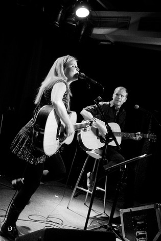 2008-08-08 - Lisa Miskovsky at Guitars, Umeå