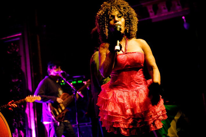 2008-11-29 - Elza Soares at Berns, Stockholm