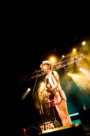 2009-06-26 - Hägga & The Thieves From The North från Peace & Love, Borlänge