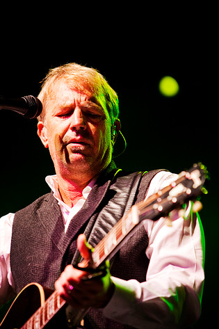2010-02-25 - Kevin Costner and Modern West at Lisebergshallen, Göteborg