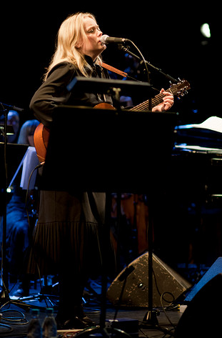 2010-04-09 - Ane Brun at Södra Teatern, Stockholm