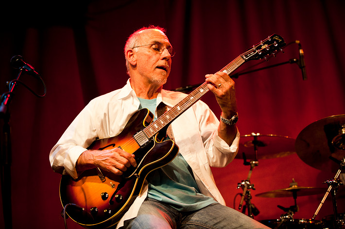 2010-10-28 - Larry Carlton Trio at Fasching, Stockholm