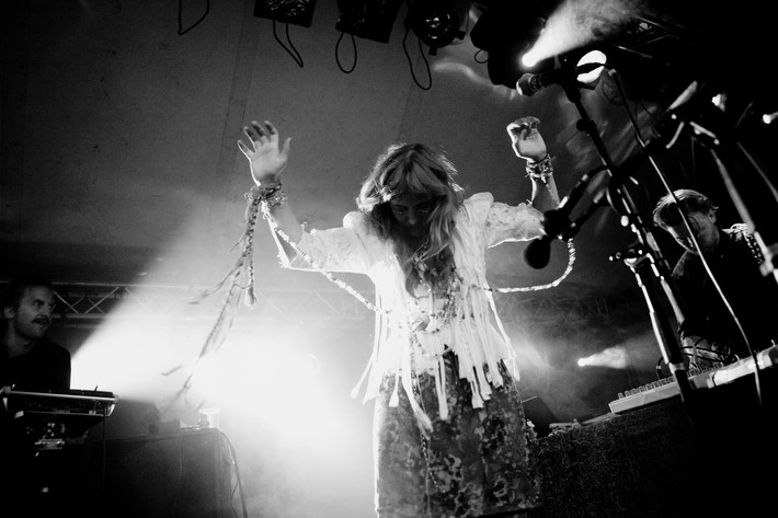 2011-07-28 - Niki & The Dove at Storsjöyran, Östersund
