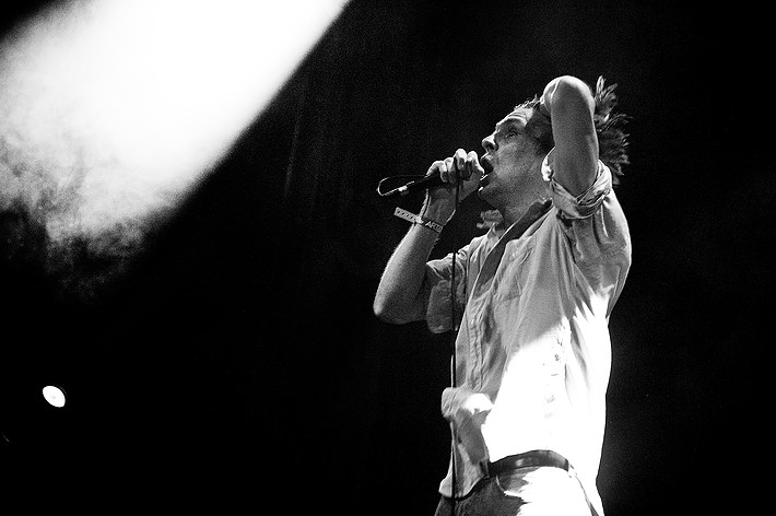 2012-08-10 - John Maus från Way Out West, Göteborg