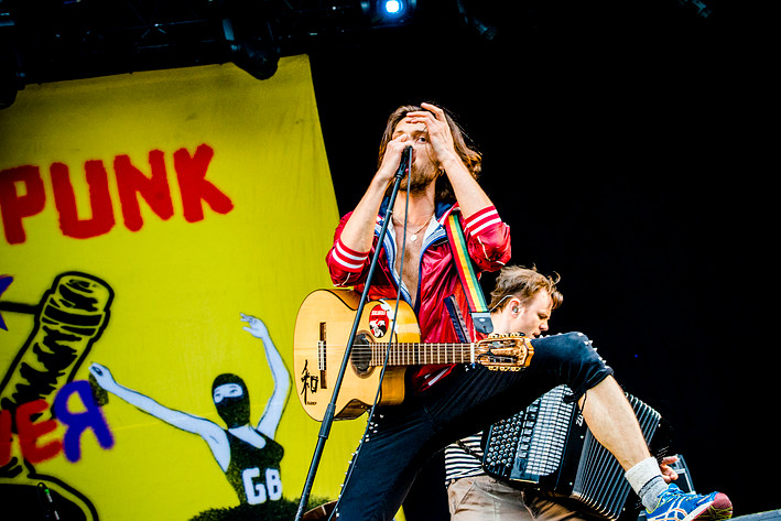2013-06-27 - Gogol Bordello från Bråvalla, Norrköping
