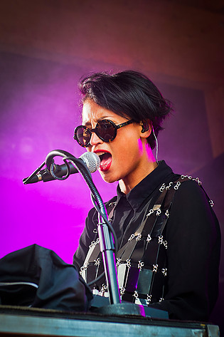 2013-07-26 - Icona Pop från Emmabodafestivalen, Emmaboda