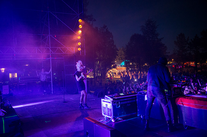 2013-07-26 - Crystal Castles från Storsjöyran, Östersund