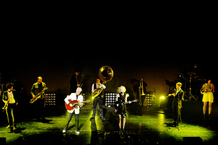 2013-08-21 - David Byrne & St. Vincent från Filadelfiakyrkan, Stockholm