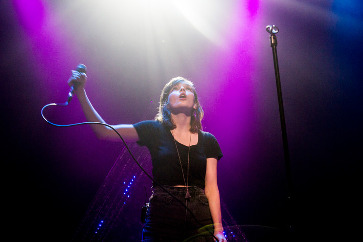 2013-10-30 - CHVRCHES från Debaser Medis, Stockholm