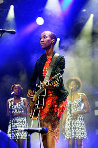 2013-07-05 - Rokia Traoré från Roskildefestivalen, Roskilde